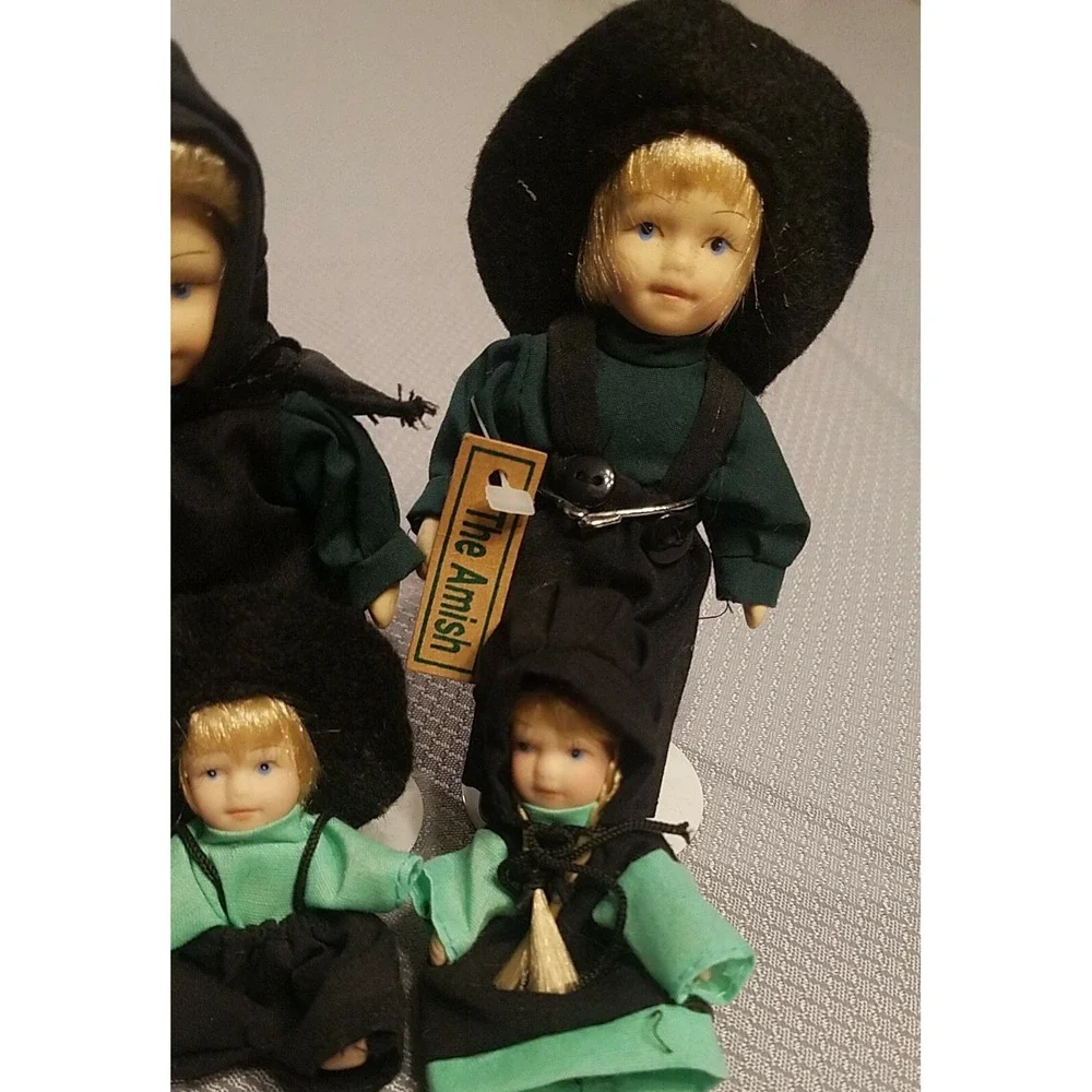 AMISH FAMILY SET‎ OF 4 porcelain Ornament Dolls